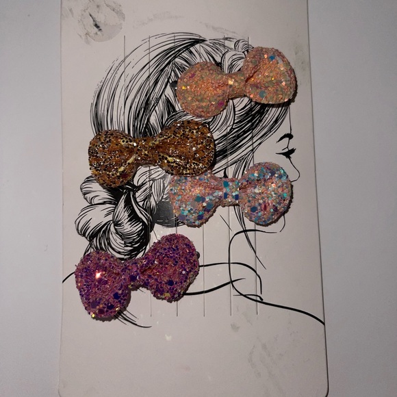 NWT Set of 4 sparkle hair clips - Picture 2 of 3